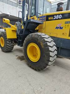 Famosa marca Komatsu Wa380 Cargador diésel usado en bajas horas de trabajo Original Japan Komatsu 380 Wheel Drive Loaders para la venta - Product Image 3