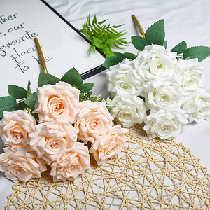 Bouquet de 7 roses artificielles en soie Lichao, décoration de mariage, accessoires faits à la main pour intérieur et extérieur - Product Image 2