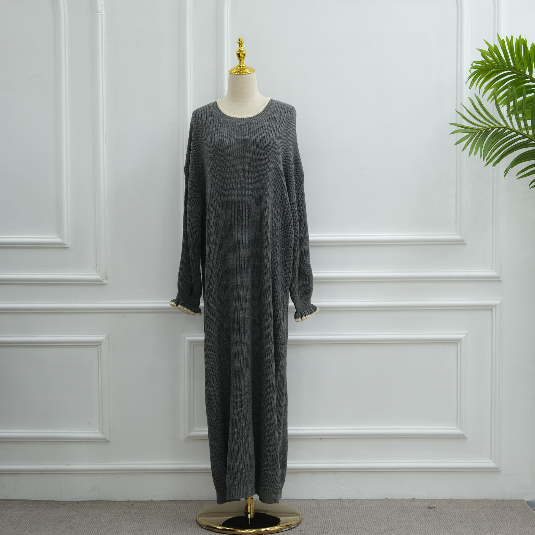 สีเทาเข้ม