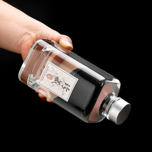 Bouteille <span class=keywords><strong>de</strong></span> vin blanc carrée en <span class=keywords><strong>verre</strong></span> <span class=keywords><strong>cristal</strong></span> blanc épaissi 250/500ml, bouteille <span class=keywords><strong>de</strong></span> vin vide hermétique, distributeur <span class=keywords><strong>de</strong></span> vin <span class=keywords><strong>de</strong></span> fruits - Product Image 4