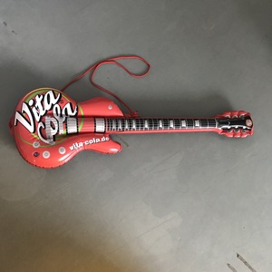 Guitarra inflable Vita Cola de PVC, instrumento musical para diversión en fiestas en la piscina - Product Image 4