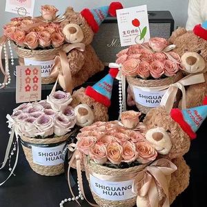 Ensemble cadeau d'automne Chestnut Bear Hug Bucket - Arrangement floral dans un panier tissé avec un ours en peluche, un chapeau d'anniversaire, un panier ours DIY - Product Image 4