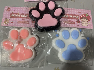 ของเล่นบีบรูปอุ้งเท้าแมว บีบคลายเครียด เนื้อซิลิโคนเหมือนดิน ดีไซน์สวยงาม บรรเทาความเครียด ของเล่นบีบสำหรับผู้ใหญ่และเด็ก ของขวัญแก้เบื่อ - Product Image 2
