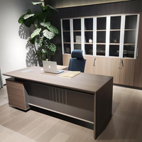 Scrivania moderna e semplice per manager, per ufficio aziendale o uso domestico, mobile in legno con pannelli, scrivania moderna.