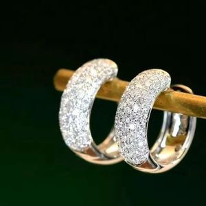 Boucles d'oreilles créoles Xinfly en or 18 carats avec grappe de diamants pavés de 0,85 carat - Product Image 3