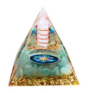 Pyramide en cristal Kogiya, pilier blanc, aventurine verte, résine époxy, décoration d'intérieur, ornement de bureau - Product Image 5