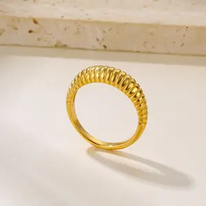 Schlussverkauf Drop-Ship Vintage Croissant-Ring 18k Gold vergoldet Edelstahlringe Damen texturierter Croissant-Ring
