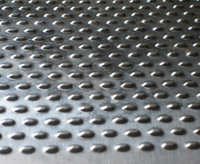 Zhenyu usine approvisionnement poinçonnage galvanisé panneaux de passerelle planche grille crocodile bouche trou métal pour escalier panneau antidérapant