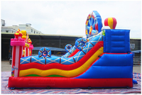 Château gonflable commercial combiné avec toboggan pour enfants, idéal pour les fêtes en extérieur, location de châteaux gonflables
