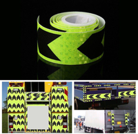 Ruban de signalisation réfléchissant en PVC acrylique phosphorescent pour la sécurité routière, fabriqué en Chine, flèche lumineuse grande taille, jaune, rouge, noir, étanche