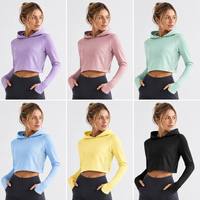 Haut de sport pour femme, coupe courte, à manches longues, avec empiècements en maille respirante, coupe ajustée, confortable et élégant, avec passe-pouces, anti-transpiration, pour le yoga, l'entraînement et la gym