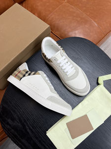 Venta al por mayor: Zapatillas de skate retro casuales de diseñador clásico de moda 2026, de caña baja, con parte superior de cuero genuino y cierre con cordones, para verano. - Product Image 2