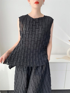 เสื้อทูนิคแขนสั้นทรงพลีทสไตล์มิยาเกะ รุ่น PY 2026 ผลิตจากผ้าโพลีเอสเตอร์ 100% ยับยาก ใส่สบาย เหมาะสำหรับทุกวัน สไตล์ลำลอง เป็นมิตรต่อสิ่งแวดล้อม สำหรับผู้หญิง จำหน่ายจำนวนมาก - Product Image 3