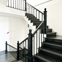 Rampe d'escalier en aluminium noir moderne et minimaliste sur mesure, idéale pour les escaliers intérieurs de villas et d'appartements