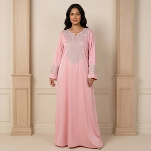 Abaya Maxi Kaftán Islámica con Volantes Bordados, Cuello en V, Manga Larga, Tallas Grandes, Poliéster, Venta al por Mayor, Personalizable - Product Image 3