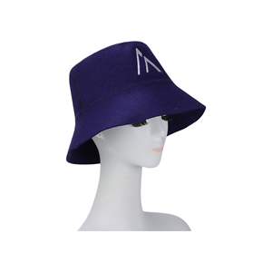 Un gorro de sauna de lana pura color índigo profundo que elimina todo lo que no es el montaje y el vapor. - Product Image 4