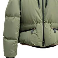 Veste courte à capuche en duvet vert armée pour femme