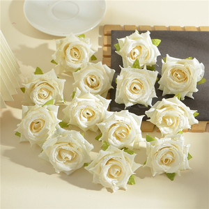 Têtes <span class=keywords><strong>de</strong></span> roses simulées Offre Spéciale avec gouttes d'<span class=keywords><strong>eau</strong></span> Fleur <span class=keywords><strong>de</strong></span> <span class=keywords><strong>rose</strong></span> en soie <span class=keywords><strong>de</strong></span> 6cm pour arrangement <span class=keywords><strong>de</strong></span> bricolage <span class=keywords><strong>de</strong></span> mariage à domicile - Product Image 5
