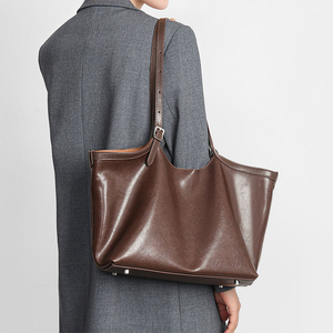 Sacs à main femme China Gros OEM Usine Designer Sac Tote Cuir Véritable Femme Grande Capacité Sac Scolaire et Ordinateur - Product Image 3