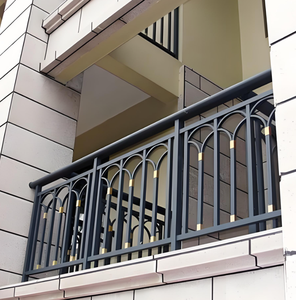 أسوار حماية للدرج وحديثة مخصصة بألوان مخصصة على السطح ، أسوار للدرج ، أسوار حواجز ، ممرات - Product Image 1