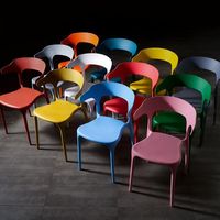 Tabouret à dossier en plastique épaissi de style nordique, chaise de salle à manger en corne de bœuf, chaise simple de style italien, chaise pour adultes et personnes âgées, Chine