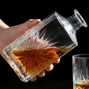 Bouteille à spiritueux en <span class=keywords><strong>verre</strong></span> de luxe personnalisée, transparente, 700 ml, 800 ml, gravure en relief, cristal, carrée, pour <span class=keywords><strong>whisky</strong></span> - Product Image 5