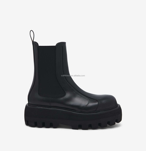 Stivali <span class=keywords><strong>Chelsea</strong></span> Unisex con Punta Tonda in Pelle di Vitello Liscia Nera, Suola Chunky con Tacchetti, Fibbia Sofa, Scarpe Eleganti da Uomo e <span class=keywords><strong>Donna</strong></span> - Product Image 6