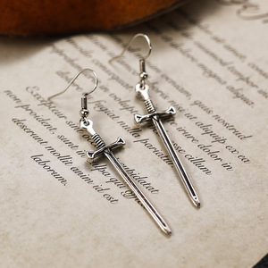 Boucles d'oreilles pendantes en forme de croix gothique, style punk sombre, accessoires de mode unisexes - Product Image 3