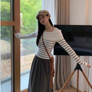French-style Soft & Elegant Slim-fit <b>Long</b>-sleeve Knit Top for Women Autumn New Arrival Designer Square-neck Blouse - Product Image 4
