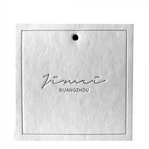 럭셔리 양각 Debossed 로고 코튼 종이 화이트 컬러 정지 태그 의류 자신의 로고 - Product Image 4