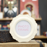 Cadre photo européen antique rond en résine artisanat luxueux classique pour la décoration intérieure couleur blanche