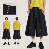 Shorts en jean personnalisés pour hommes OEM ODM Taille haute Jambe large Indigo Couture dorée Streetwear Été Hip Hop Boutons tricotés Vente en gros