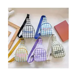 Bolsa de ombro infantil xadrez para crianças, bolsa de peito para vagabundo com nome Gingham, bolsa crossbody para crianças