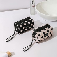 Pochette en toile faite à la main avec de jolis motifs floraux et de dessins animés porte-clés sac cosmétique pour contenir de petits objets comme des écouteurs