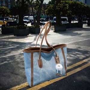 Bolso bandolera vintage de diseñador para hombre de cuero impermeable tipo mensajero - Product Image 2
