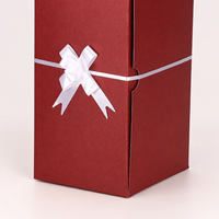 Boîte cadeau en papier rigide de luxe sur mesure avec fermeture à nœud en ruban pour bouteilles de vin et spiritueux et emballage de luxe pour les fêtes