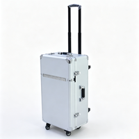 Valise trolley en aluminium argenté avec roulettes pivotantes, freins, poignée télescopique et couvercle séparé, valise à roulettes avec mousse alvéolée