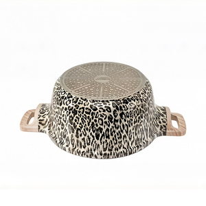 Casserole en aluminium moulé sous pression à imprimé léopard OEM, revêtement céramique antiadhésif, poignée en bois, couvercle en verre, sans PFOA, logo personnalisé, pot à soupe - Product Image 5