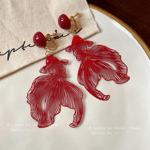 Boucles d'oreilles pour femmes, sans perçage, à clip creux en forme de <span class=keywords><strong>poisson</strong></span> <span class=keywords><strong>rouge</strong></span>, plaquées or, nouveau style chinois, style national, longues, luxe léger, haut de gamme - Product Image 2