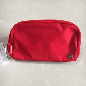 Sac banane de sport imperméable en nylon de couleur unie avec doublure en polyester et fermeture éclair pour le rangement de téléphone portable - Product Image 1