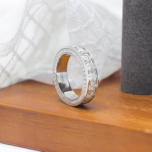 แหวนแต่งงานประดับเพชรโมอิสซาไนต์ทรงกลมขนาด 4 มม. จาก PastonJewelry สำหรับผู้ชายและผู้หญิง ระดับความใส VVS ของขวัญวันวาเลนไทน์ - Product Image 4