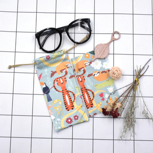 Lunettes en <span class=keywords><strong>tissu</strong></span> en <span class=keywords><strong>microfibre</strong></span> de gros Sac de rangement de nettoyage Accessoires de lunettes de soleil Pochette d'emballage à c - Product Image 6