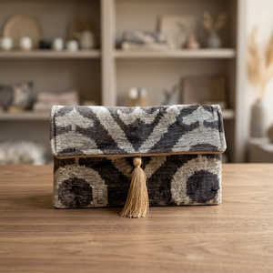 Pochette PRABHAVA verte à motif chevron, avec pompon, faite à la main, en tissu, style bohème, forme rectangulaire, 7 pouces - Product Image 2