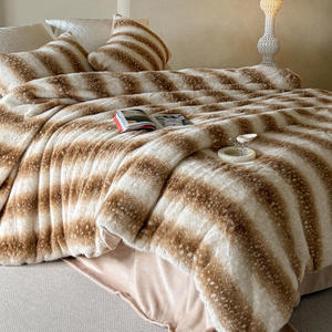 Ensemble de literie de luxe en fourrure de vison épaisse, 4 pièces, housse de <span class=keywords><strong>couette</strong></span> à rayures imitation fourrure de <span class=keywords><strong>cerf</strong></span> - Product Image 2
