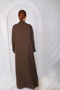 Abaya Premium Nida con Frente Abierto, Adornos Hechos a Mano, Elegante y Modesta, Fabricante de Emiratos Árabes Unidos - Product Image 4