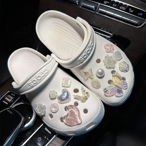 Venta al por mayor <span class=keywords><strong>de</strong></span> resina <span class=keywords><strong>de</strong></span> diseñador <span class=keywords><strong>de</strong></span> la marca <span class=keywords><strong>de</strong></span> plástico <span class=keywords><strong>de</strong></span> <span class=keywords><strong>lujo</strong></span> nacarado, Zapatero personalizado, resina, accesorios para zapatos, plástico, adornos - Product Image 5