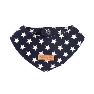 Bufanda Triangular para Gato con Diseño de Estrella Roja, Accesorio Decorativo para Mascotas, Estilo Simple para Todas las Estaciones - Product Image 3