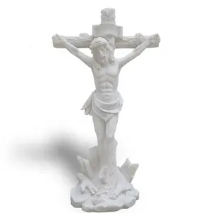 手工雕刻的真人大小的白色大理石耶稣绑在十字架雕像上