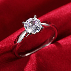 Anello Classico da Donna con Zirconi a Quattro Punte, Gioiello Europeo per Uso Quotidiano e Compleanni, Bestseller su eBay - Product Image 1