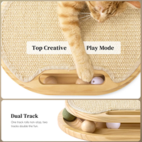 Griffoir pour chat en bois avec double piste à billes, planche à griffer en sisal à 2 niveaux en bois massif et jouet interactif à roulettes pour chat, 5 balles de jeu
